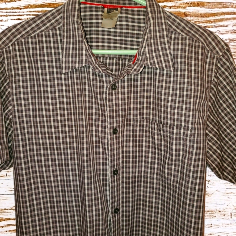 The North Face short-sleeve plaid button-up Sz L